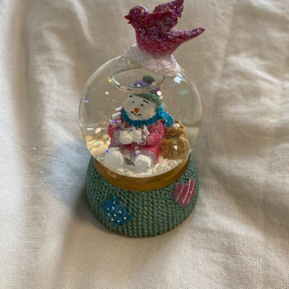 Winter Christmas Snow Man Snow Globe - Picture 4 of 11